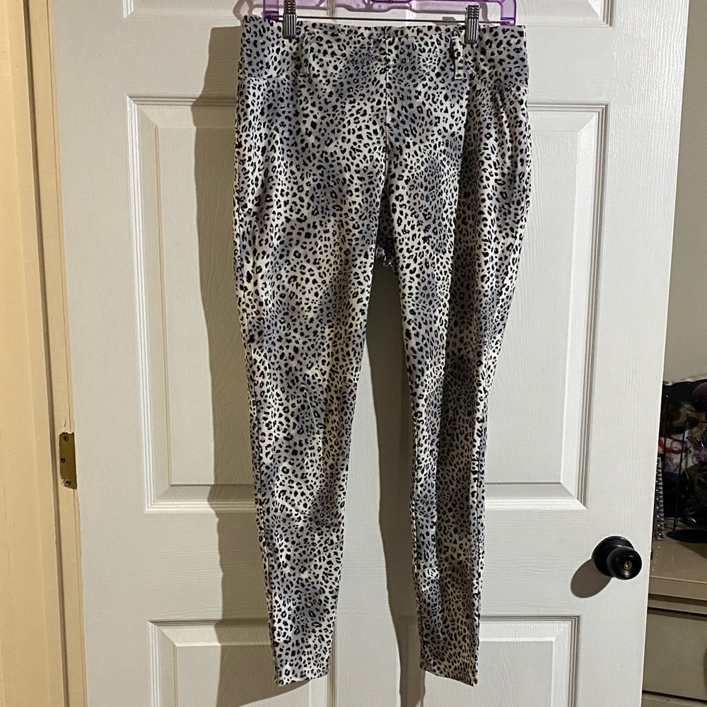 Faded Glory Black and White Leopard Print Jeggings